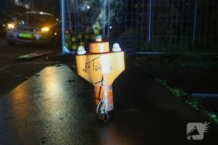 Woningbrand door noodsignaal met oranje rook