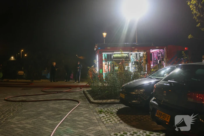 Scooterbestuurder vlucht na autobrand