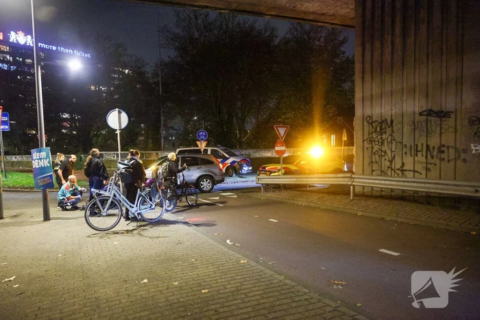 Bromfietser gewond na aanrijding op rotonde