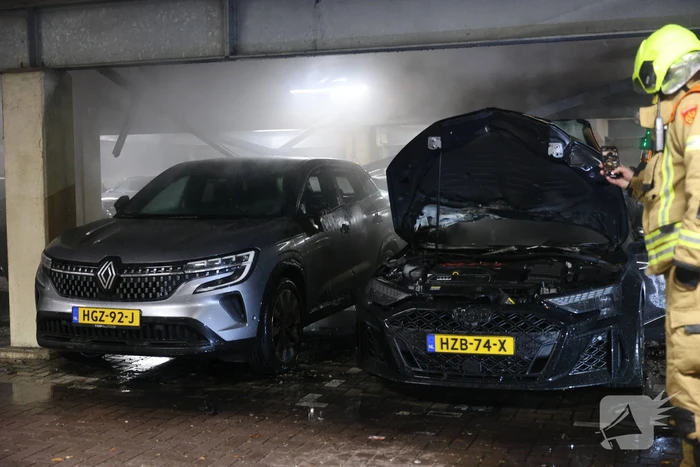 Industriebrand verwoest voertuigen in garage