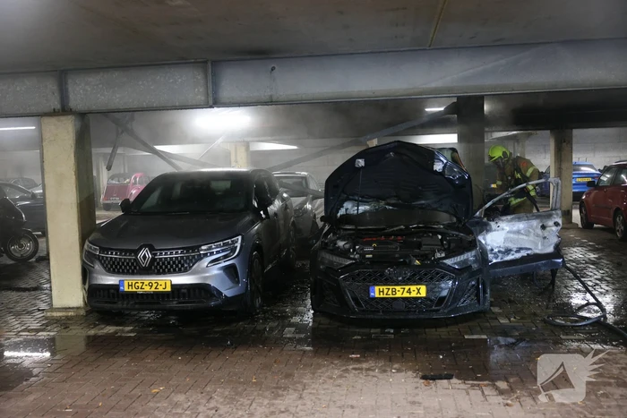 Industriebrand verwoest voertuigen in garage