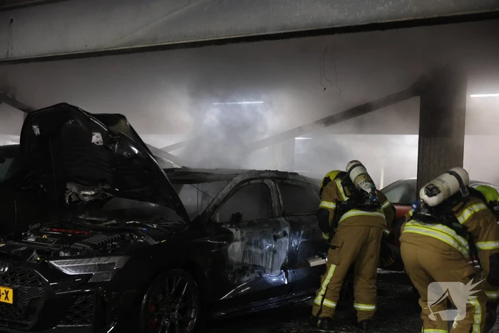 Industriebrand verwoest voertuigen in garage