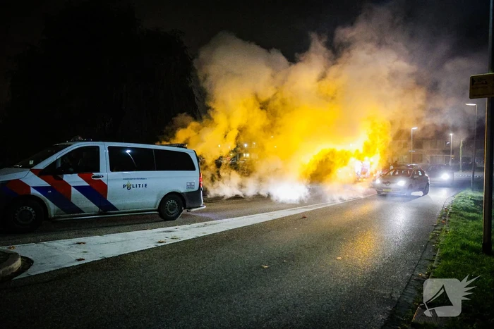 Brand in kledingcontainer veroorzaakt rookwolken