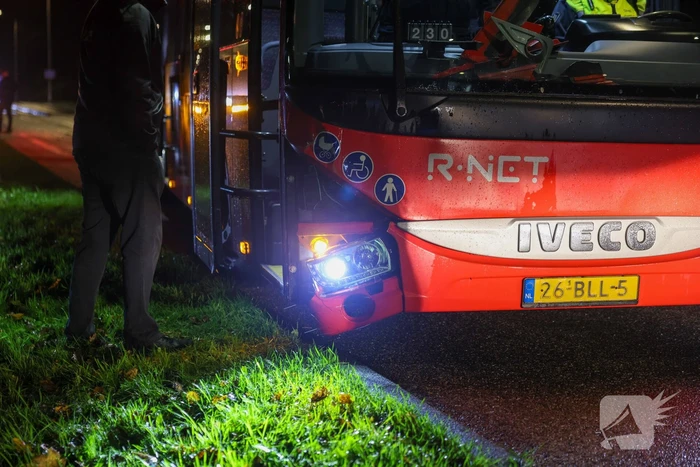 Ongeval tussen auto en bus zorgt voor verkeersvertraging