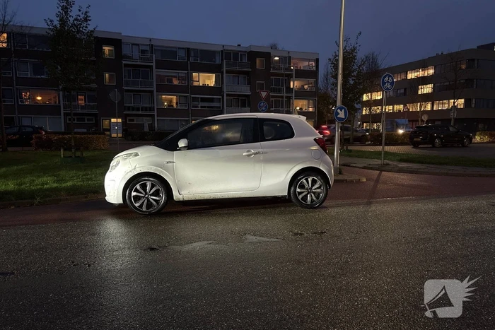 Aanrijding tussen auto en bakfiets leidt tot twee gewonden