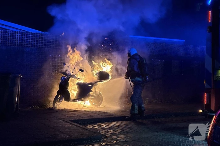 Scooter gaat in vlammen op