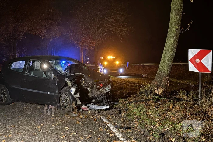 Bestuurder gewond na eenzijdige aanrijding