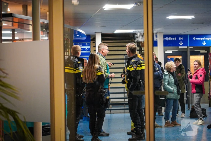 Zwembad ontruimd door brandlucht