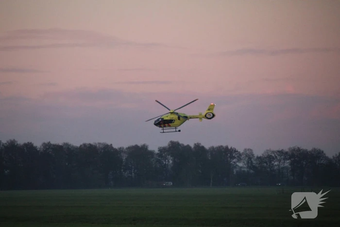 Man zwaargewond na val van dak
