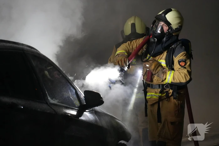 Auto volledig verwoest door brand