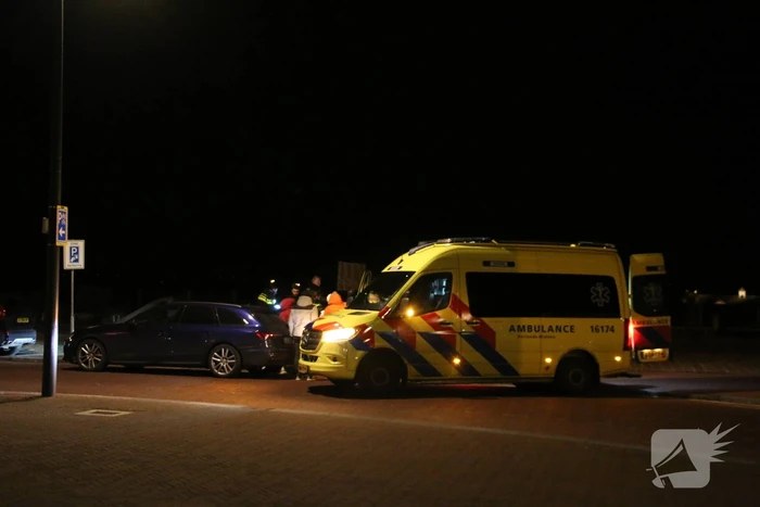 Auto rijdt over been na uitstappen