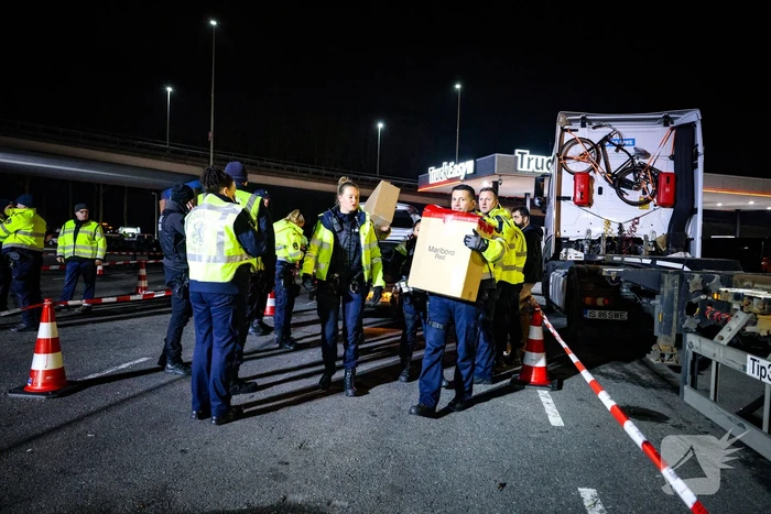 Grote controle door diverse diensten