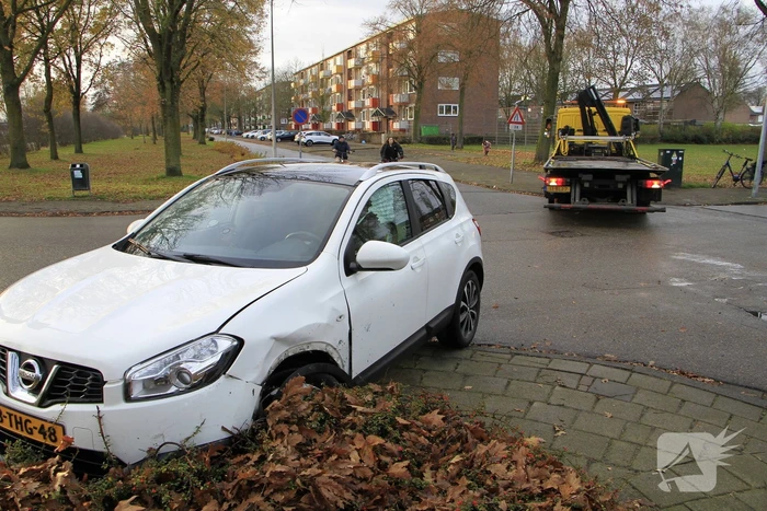 Kindje en bestuurder gewond bij aanrijding
