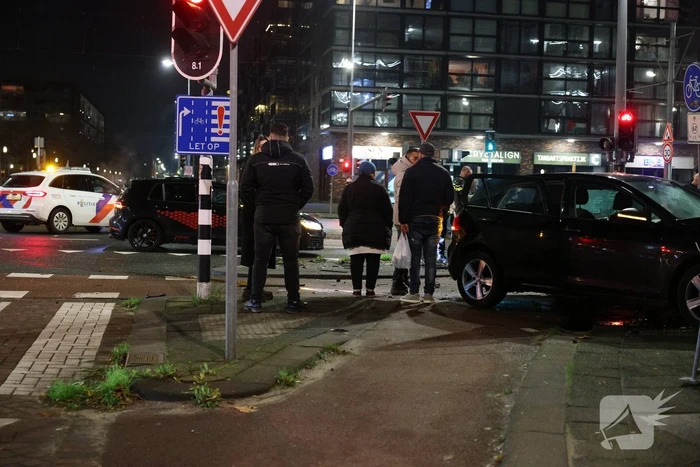 Twee gewonden na ongeval tussen twee auto's