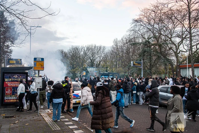 Gewonde na melding schietpartij bij uitvaart, verdachten op de vlucht