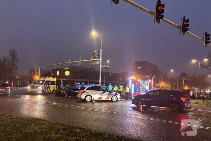 Brandweer bevrijdt bestuurder uit auto