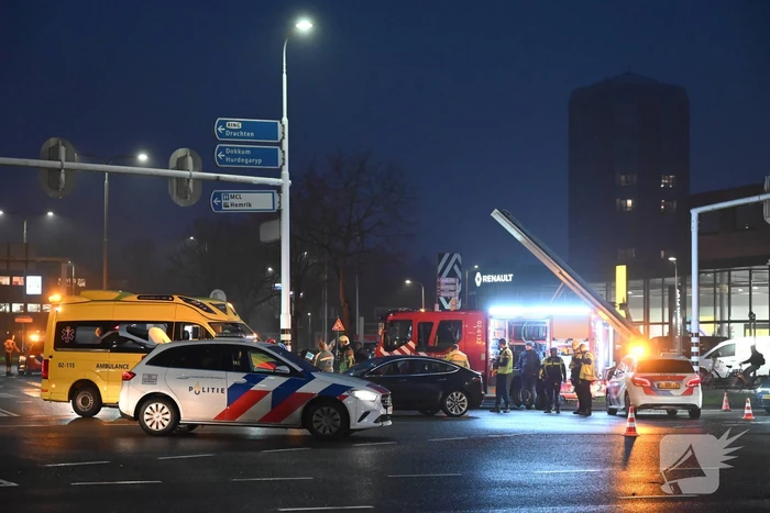 Brandweer bevrijdt bestuurder uit auto