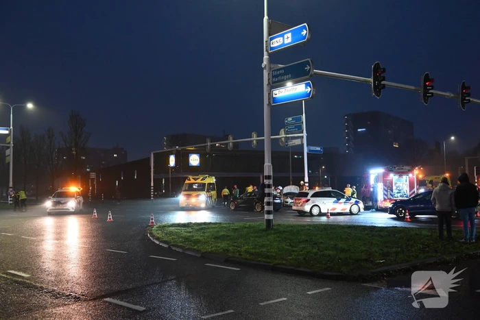 Brandweer bevrijdt bestuurder uit auto