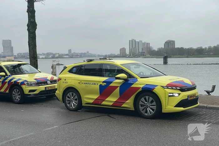 Zoekactie in het water na aantreffen kleding