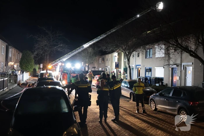 Explosie veroorzaakt woningbrand met gewonde