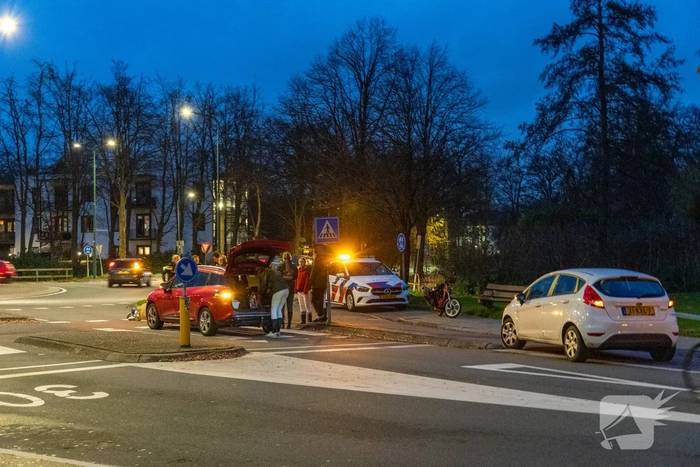 Scooterrijder aangereden bij rotonde