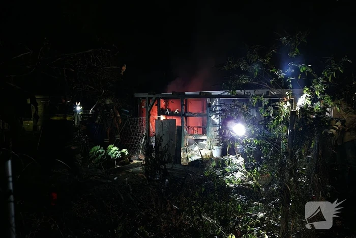 Brand verwoest kas op volkstuincomplex