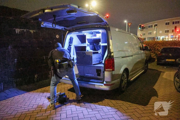 Man bevrijd uit kruipruimte na gezondheidsmelding