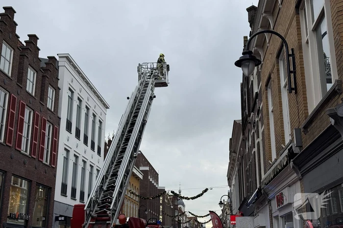 Brand op dak woning