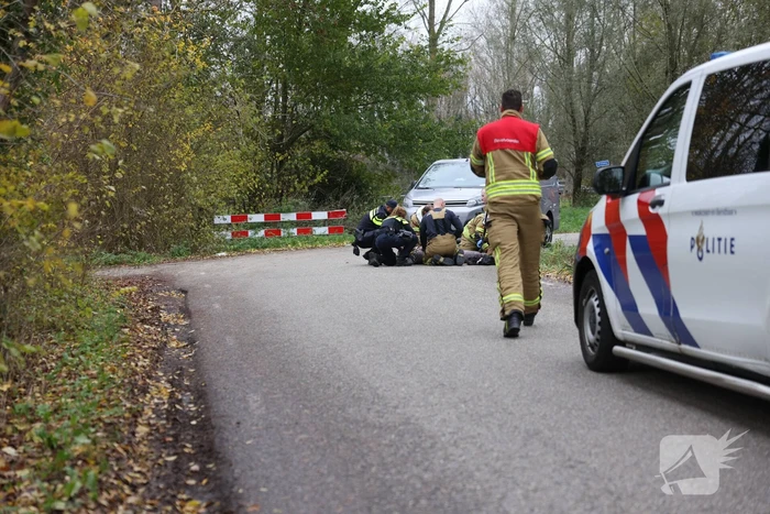 Man met scootmobiel te water