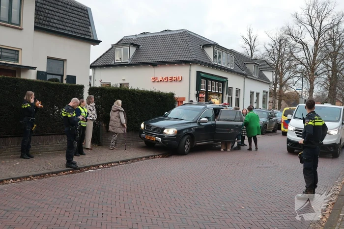 Aanrijding tussen auto en kind zorgt voor verkeersopstopping