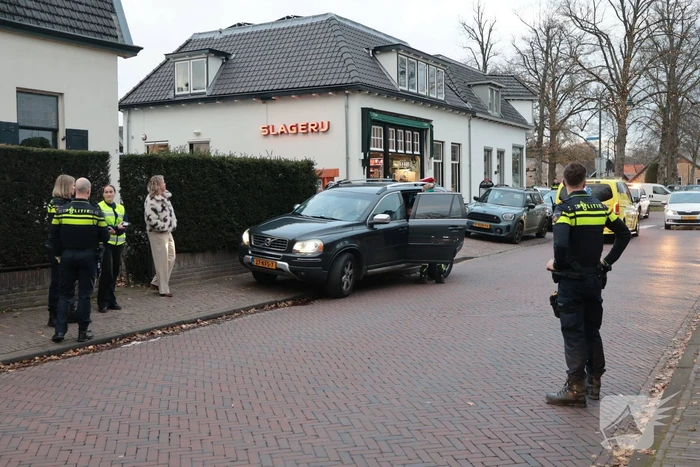 Aanrijding tussen auto en kind zorgt voor verkeersopstopping