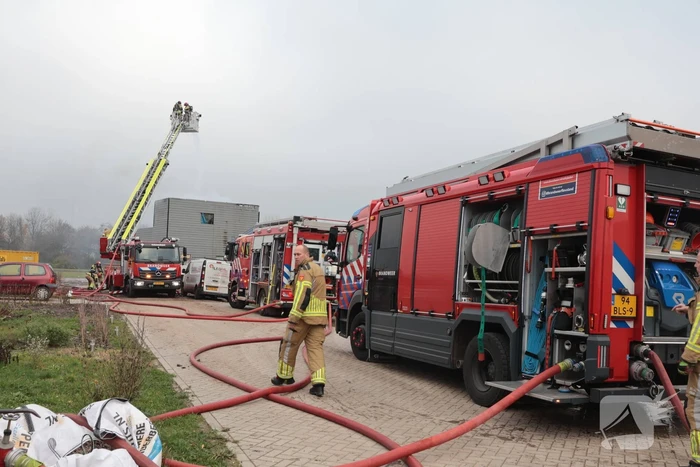 Brand op dak van woning tijdens bouw