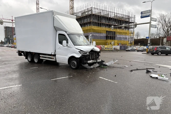 Forse schades na botsing op kruising