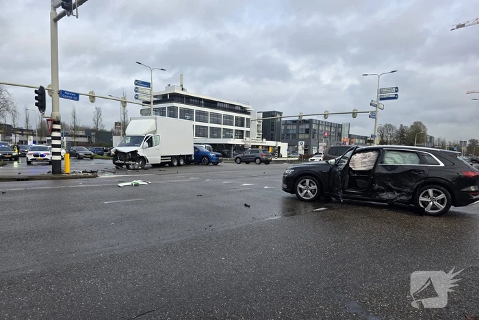 Forse schades na botsing op kruising