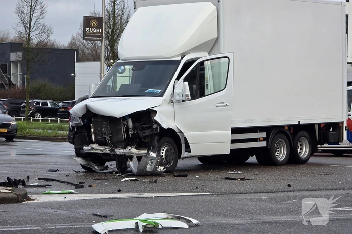Forse schades na botsing op kruising