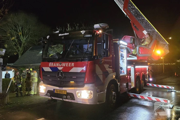 Brand in schoorsteen van woning