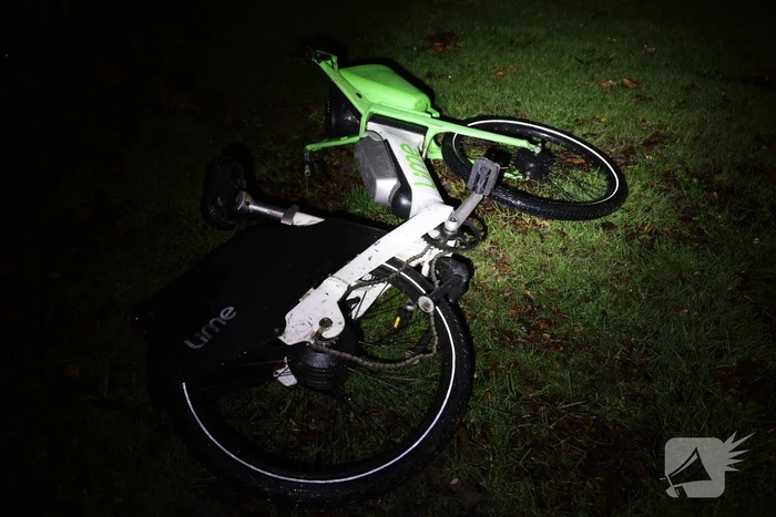 Fietser vliegt door rood bij Pompenburg en verliest tanden na harde botsing