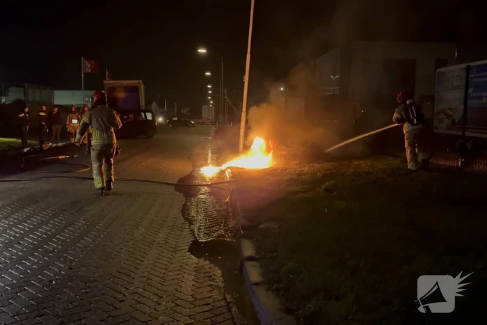 Auto volledig verwoest door brand