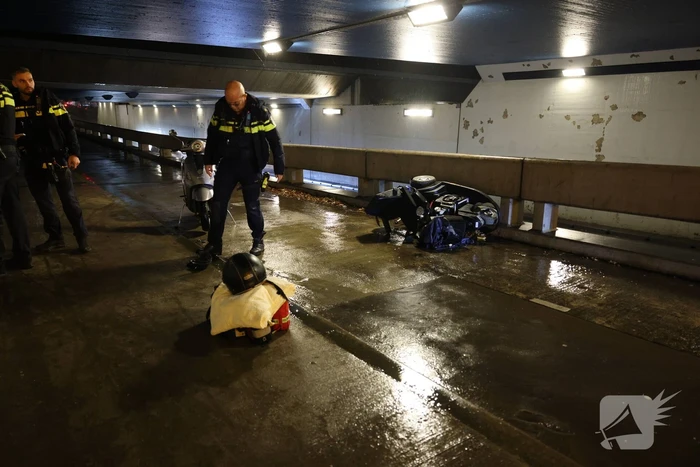 Scooter en scootmobiel botsen op fietspad