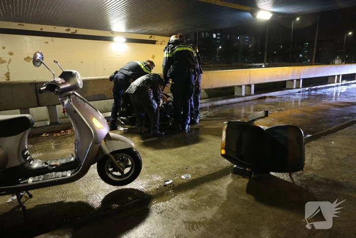 Scooter en scootmobiel botsen op fietspad
