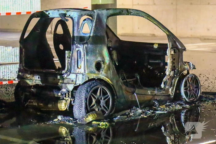 Brand in parkeergarage door elektrisch autootje