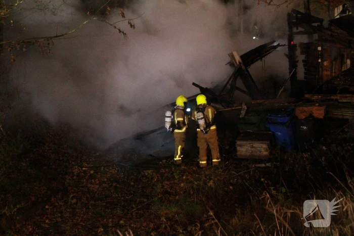 Schuur volledig verwoest door brand