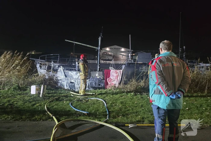 Brand in vaartuig veroorzaakt flinke rookontwikkeling