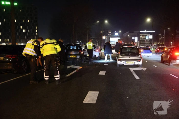 Aanrijding met meerdere voertuigen veroorzaakt verkeershinder