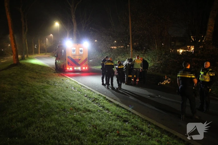 Auto botst tegen lantaarnpaal met meerdere gewonden