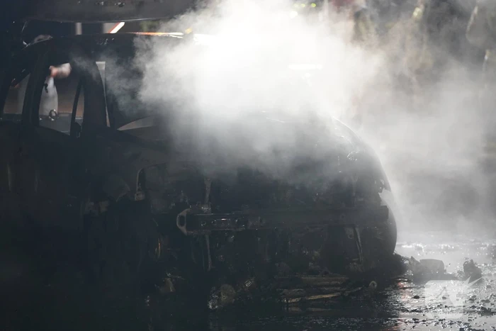 Brand in sloopauto vermoedelijk aangestoken