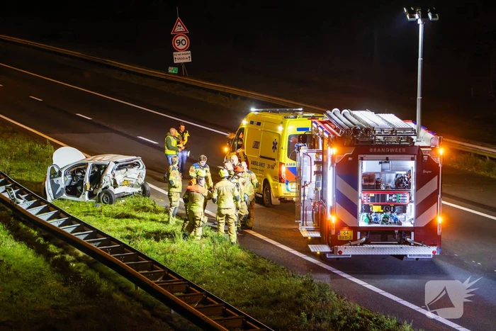 Ongeval met meerdere voertuigen leidt tot gewonde en afsluiting snelweg