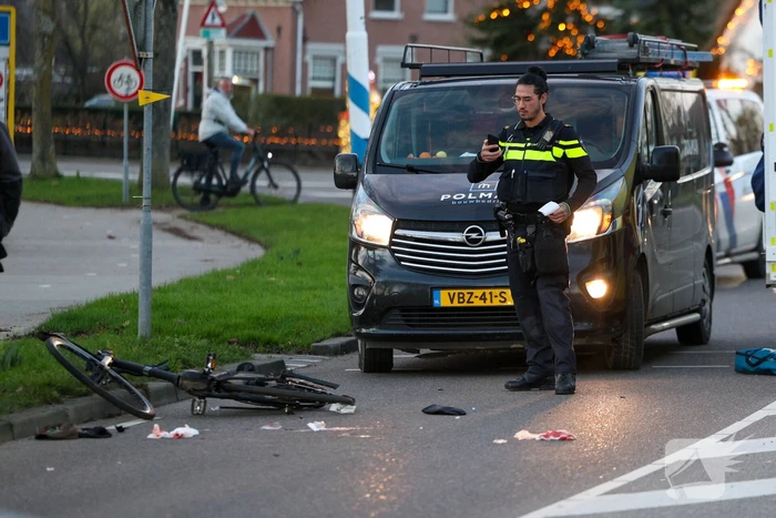 Fietser gewond na aanrijding met werkbus