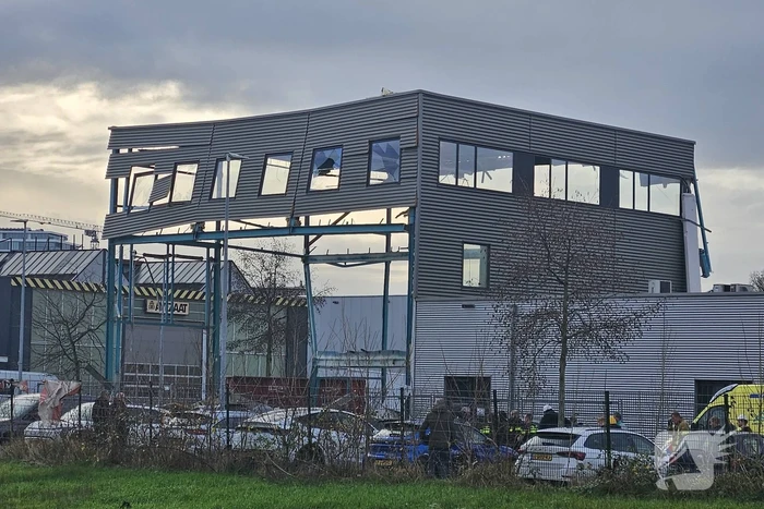 Bedrijfspand deels ingestort
