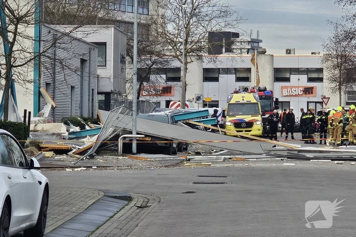Bedrijfspand deels ingestort